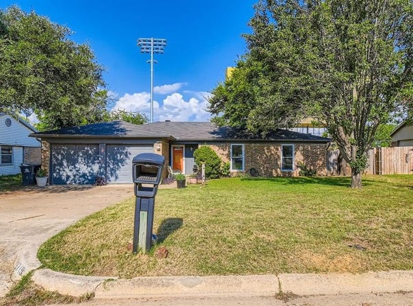 3719 French Wood Drive, Arlington, TX 76016