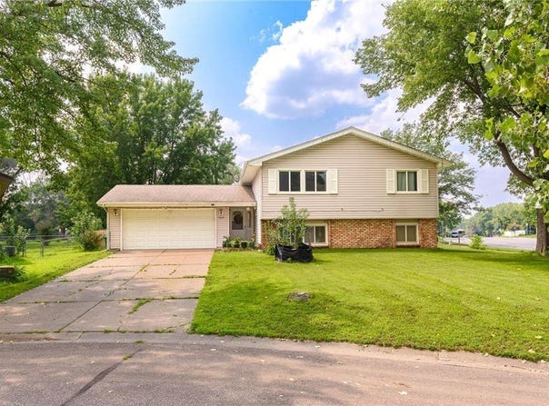 3401 74th Circle N, Brooklyn Park, MN 55443