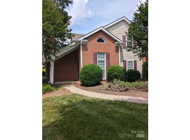 9221 N Vicksburg Park Court, Charlotte, NC 28210