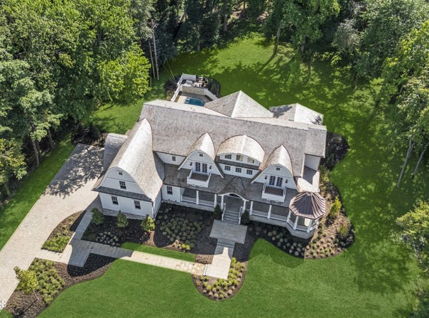 4 Club Way, Rumson, NJ 07760