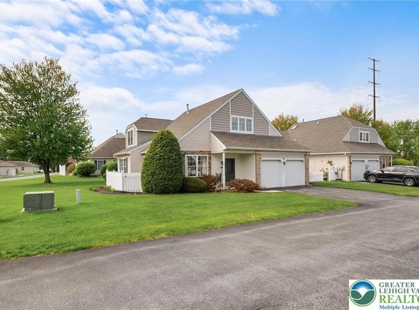 2504 Rolling Green Drive, Lower Macungie Twp, PA 18062