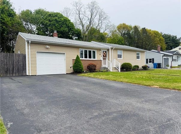 124 Zinnia Drive, Cranston, RI 02920