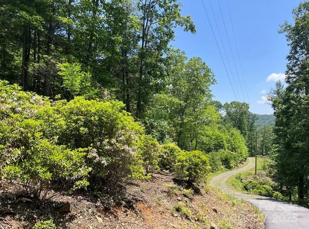 Humpback Mountain Road, Spruce Pine, NC 28777