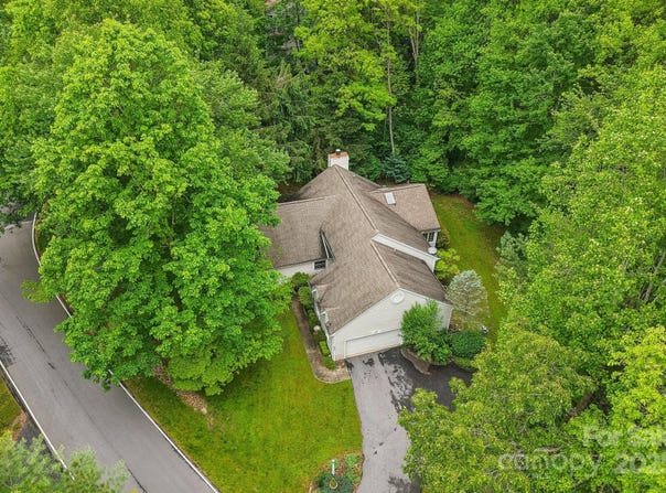 107 Camellia Way, Hendersonville, NC 28739
