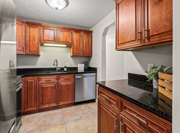 7 Gibbs St, Worcester, MA 01607