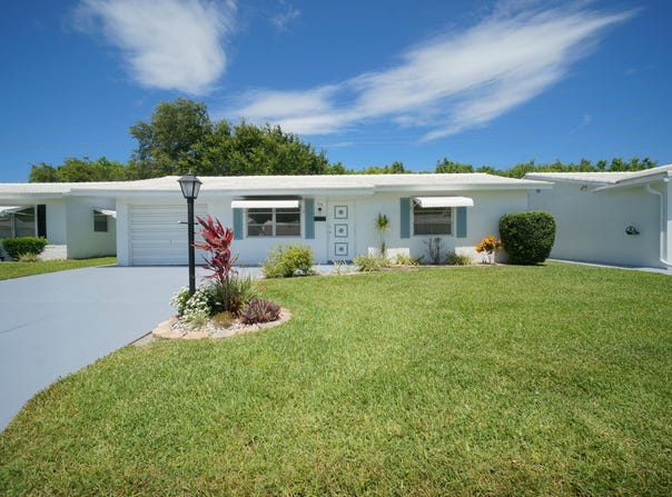 114 SW 8th Place, Boynton Beach, FL 33426