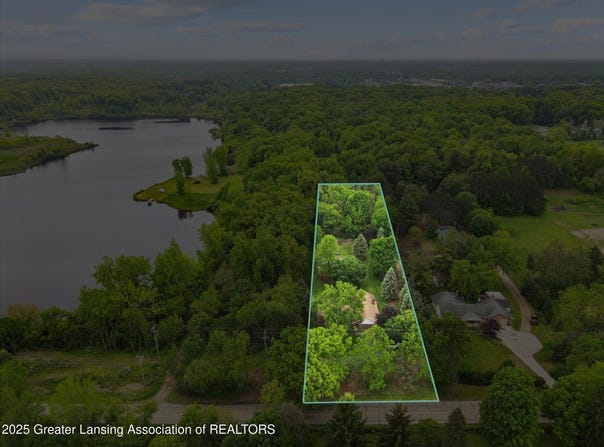 1346 E Howe Road, DeWitt, MI 48820