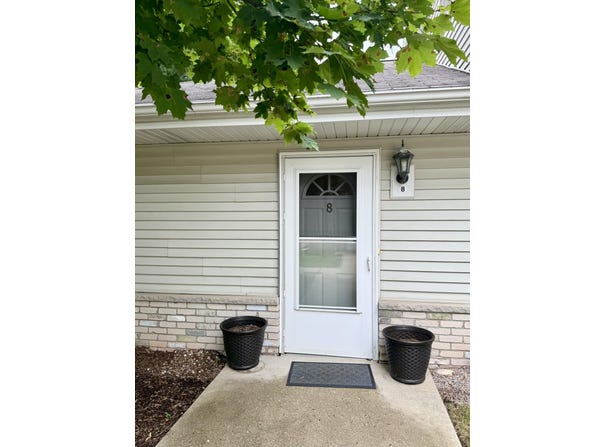 6205 S Creekside Dr, Cudahy, WI 53110
