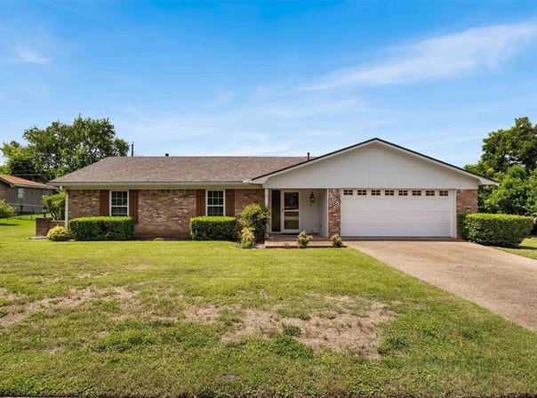 308 Dixon Drive, Hewitt, TX 76643