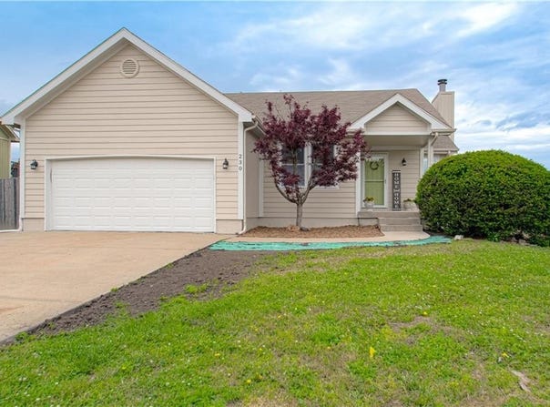 230 W Skylark Street, Gardner, KS 66030