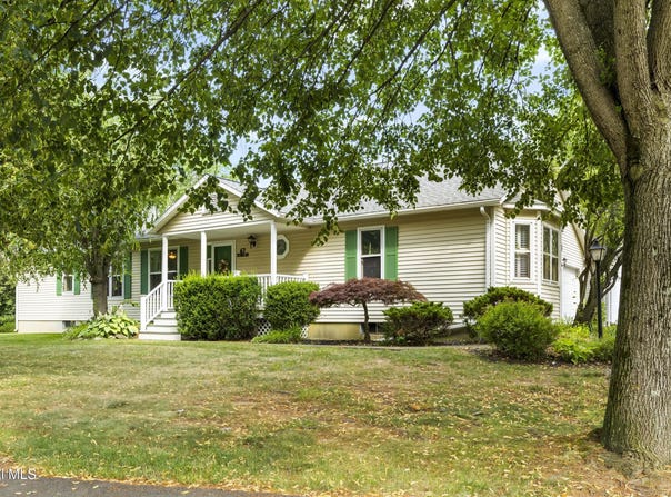 67 Victoria Way, Albany, NY 12209