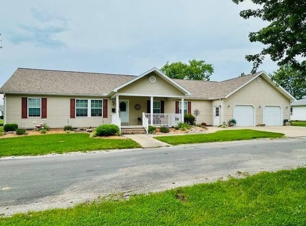402 N. Harrison St., Oblong, IL 62449