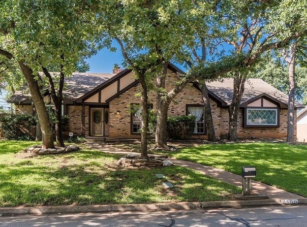 2500 High Oak Drive, Arlington, TX 76012