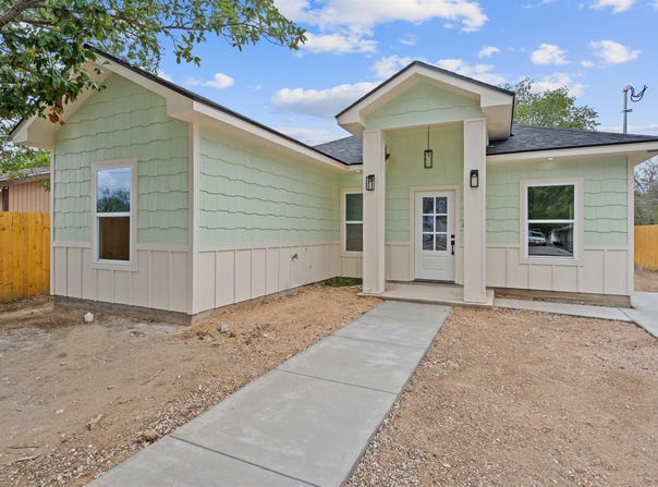 406 E Cortinas, Del Rio, TX 78840