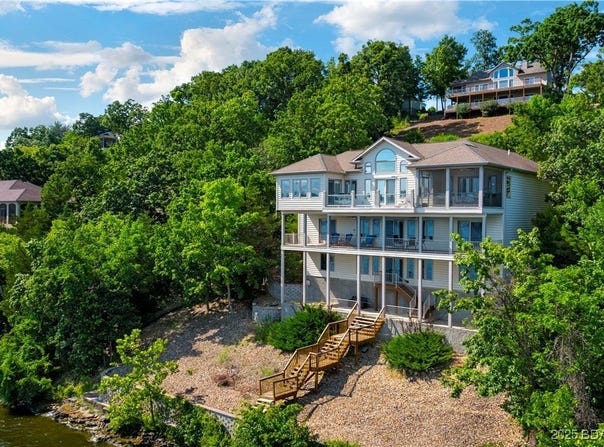 1129 Beacon Pointe Circle, Lake Ozark, MO 65049