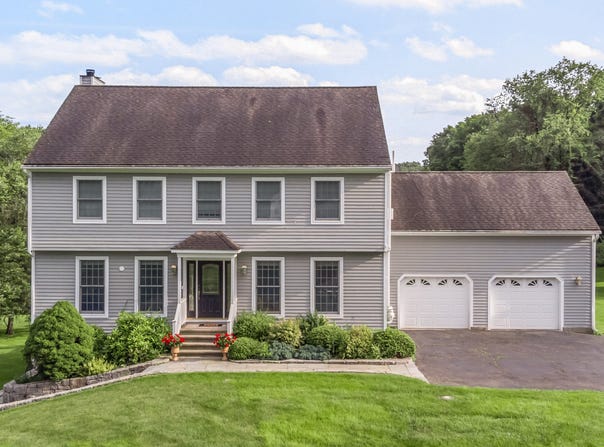 105 Huntingtown Road, Newtown, CT 06470