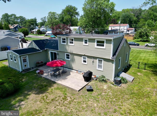 566 S FORKLANDING ROAD, MAPLE SHADE, NJ 08052