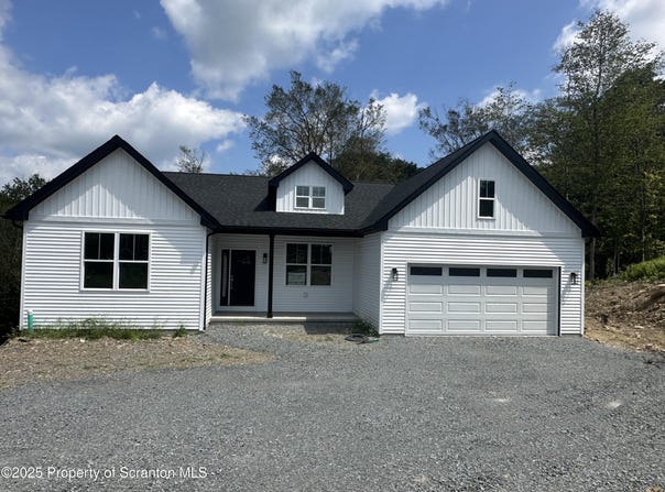 708 Pin Oak Place, Moscow, PA 18444