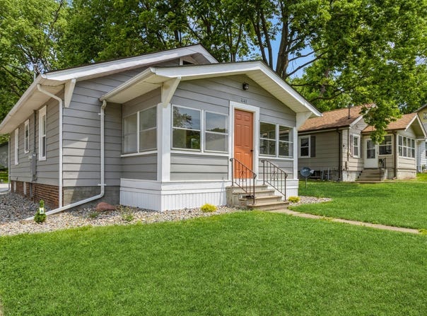 1141 Douglas Avenue, Des Moines, IA 50313