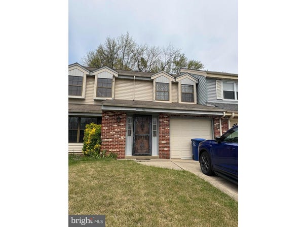 210 STRATTON COURT, MOUNT LAUREL, NJ 08054