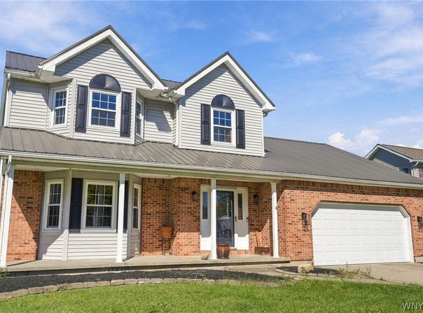 116 Michaels Walk, Lancaster, NY 14086