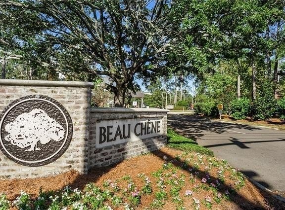 404 TCHEFUNCTE OAKS Drive, Mandeville, LA 70471