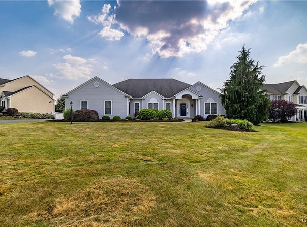 7937 Haddon Hall Way, Lysander, NY 13027