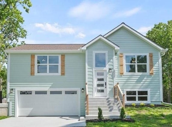 5037 Comanche Lane, McLouth, KS 66054