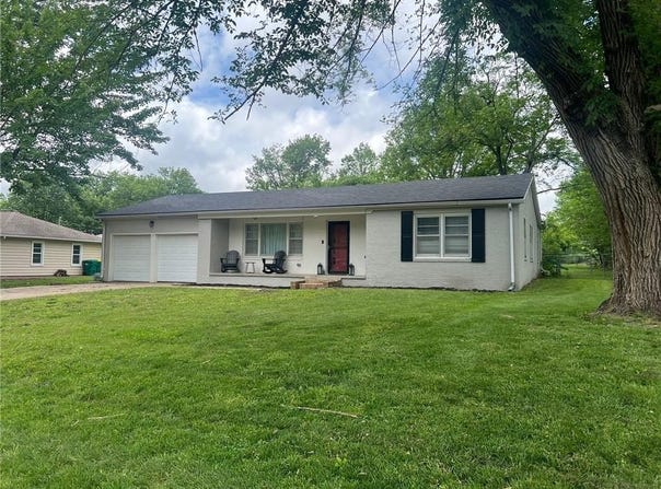 12 Brookside Drive, Paola, KS 66071