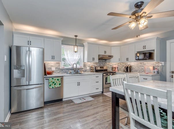20 MAPLE AVENUE, WILLIAMSTOWN, NJ 08094