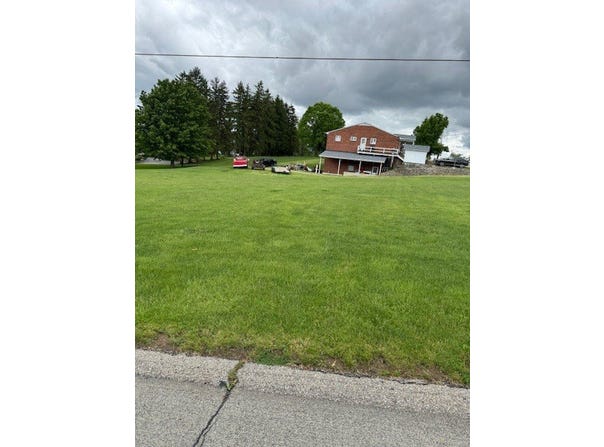 4 McCoy Lane, South Strabane, PA 15301