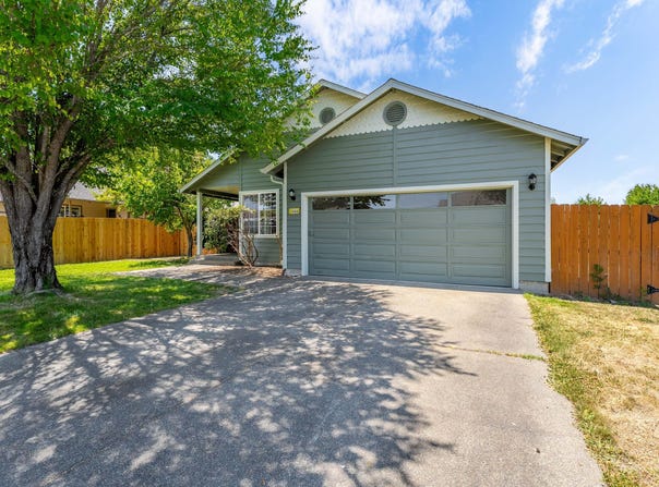 1054 Rainwood Lane, Grants Pass, OR 97527