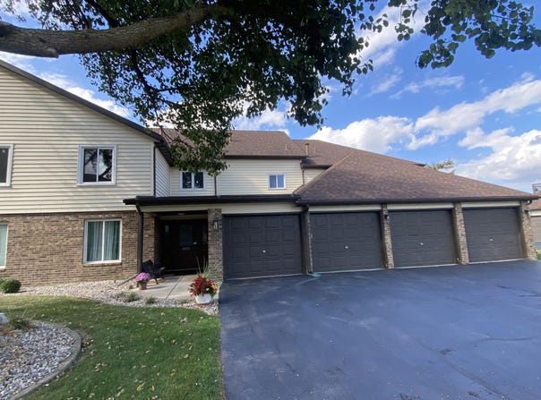 5035 Spinnaker Lane, Crown Point, IN 46307