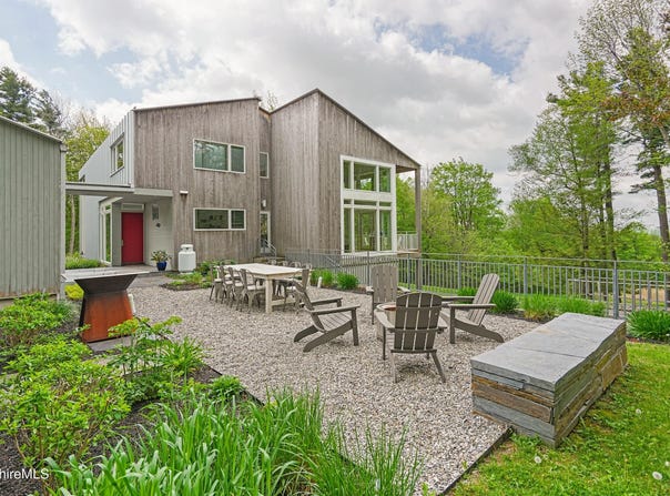 103 Long View Dr, Becket, MA 01223