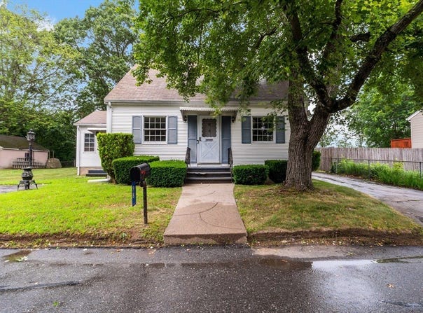 98 Ellis St, Seekonk, MA 02771