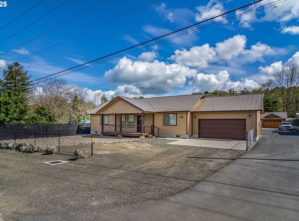 5135 GRANGE RD, Roseburg, OR 97471