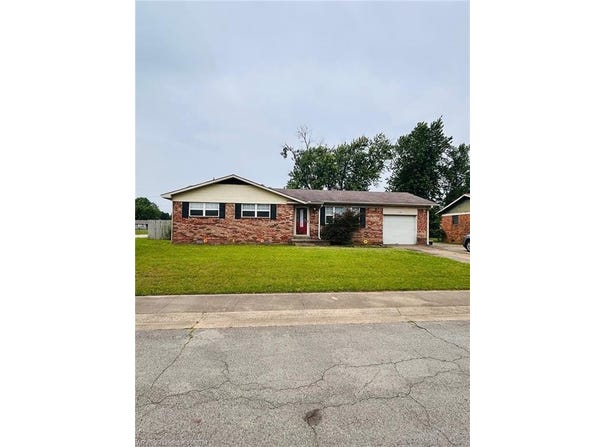 127 Dartmouth LN, Fort Smith, AR 72908