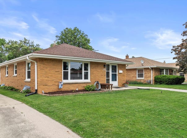 7030 W Lakefield Dr, Milwaukee, WI 53219