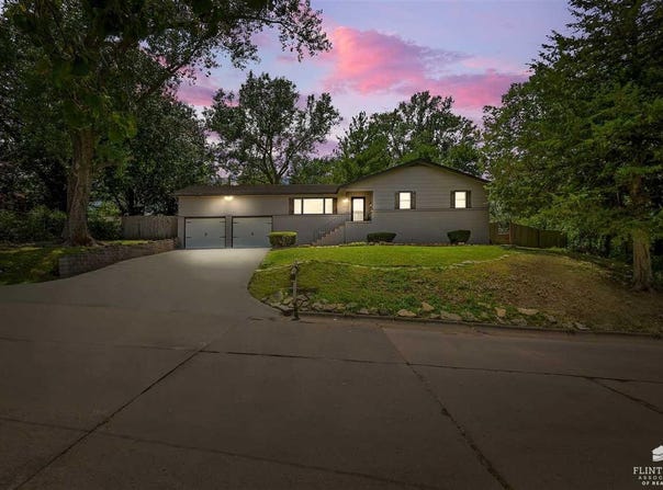 108 Drake Drive, Manhattan, KS 66503