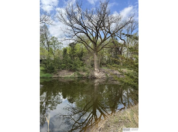 1565 W Woodland Trail, Fremont, NE 68025