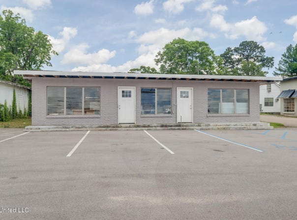 123 E College Avenue, Wiggins, MS 39577
