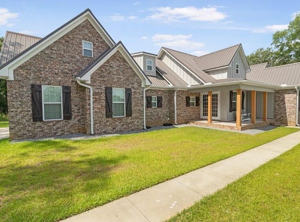 1913 W Malvern Hwy, Slocomb, AL 36375