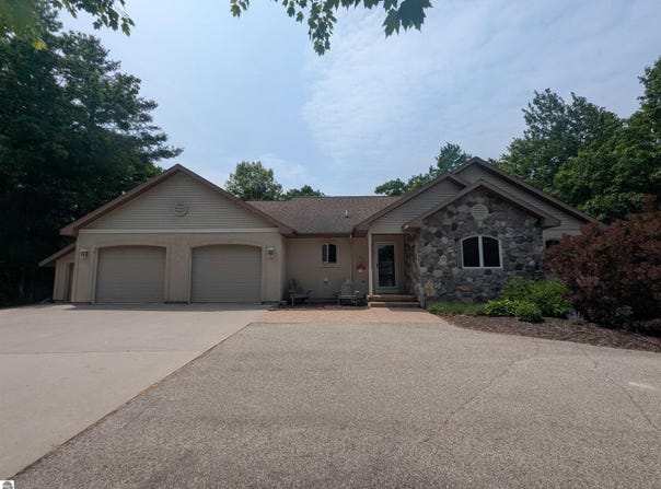 8544 Esmond Road, Hale, MI 48739