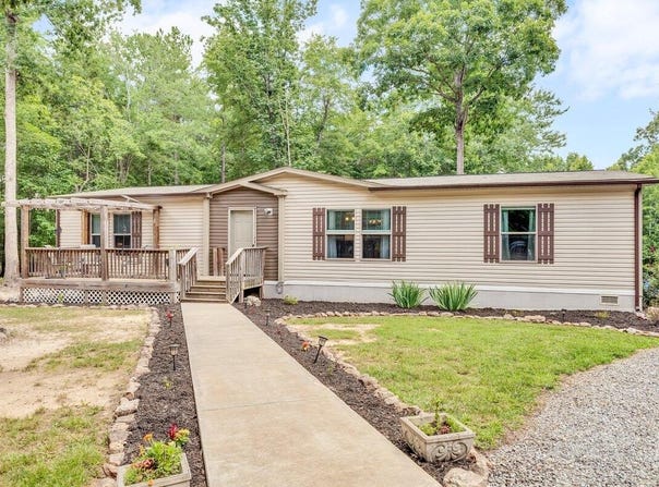 1034 Lookout CT, Huddleston, VA 24104