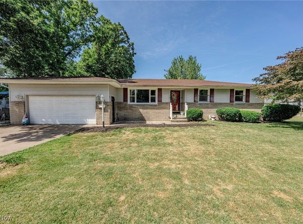 2735 Larkmoor Street, Lorain, OH 44052