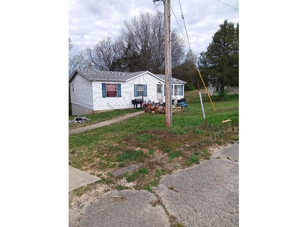 297 Vistaview Drive, Villa Ridge, MO 63089