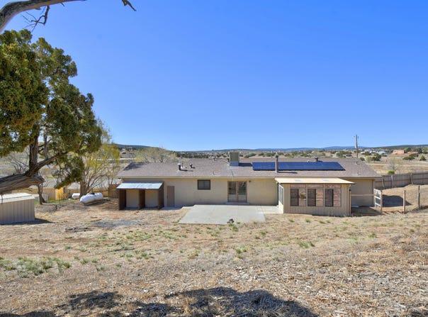 100 Raindrop Court, Edgewood, NM 87015