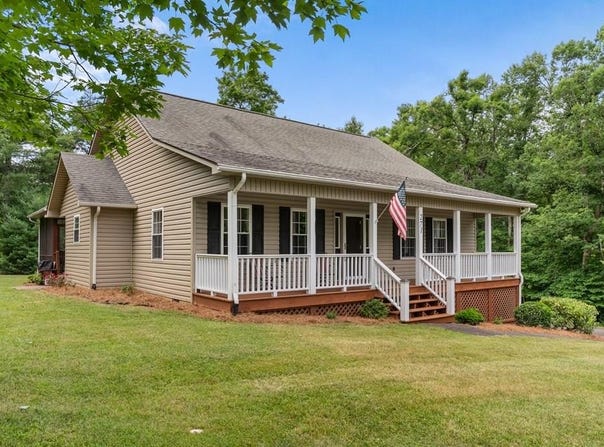 271 Laurel Dr, Fancy Gap, VA 24328
