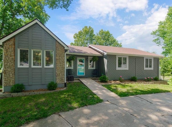 200 S Broadmoor Street, Louisburg, KS 66053