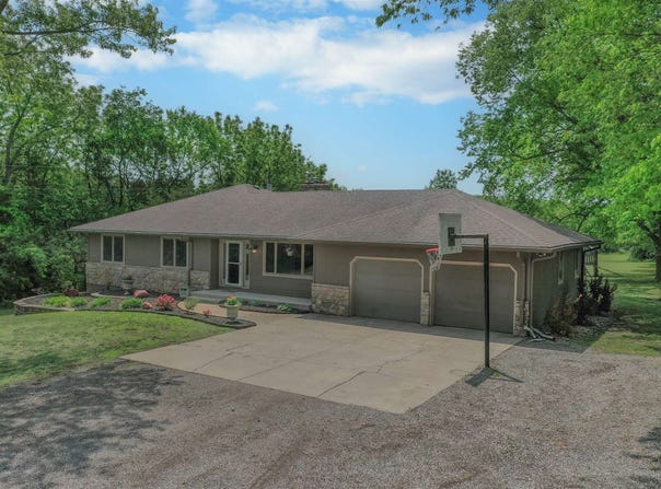 6301 SE Croco RD, Berryton, KS 66409